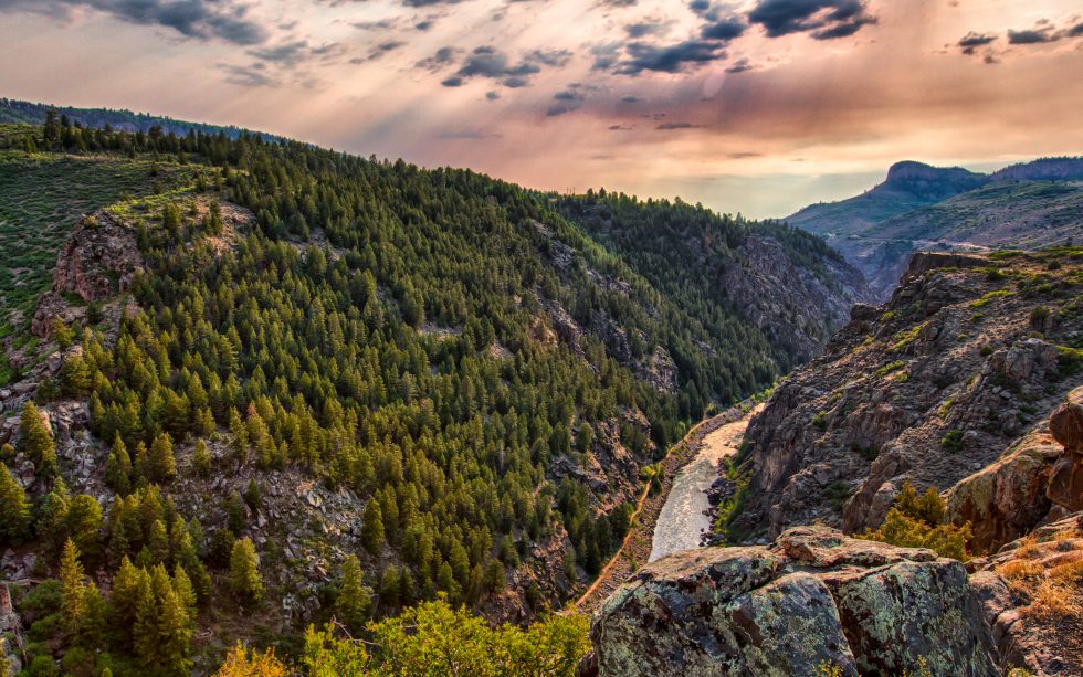 峡谷日落风光4K壁纸